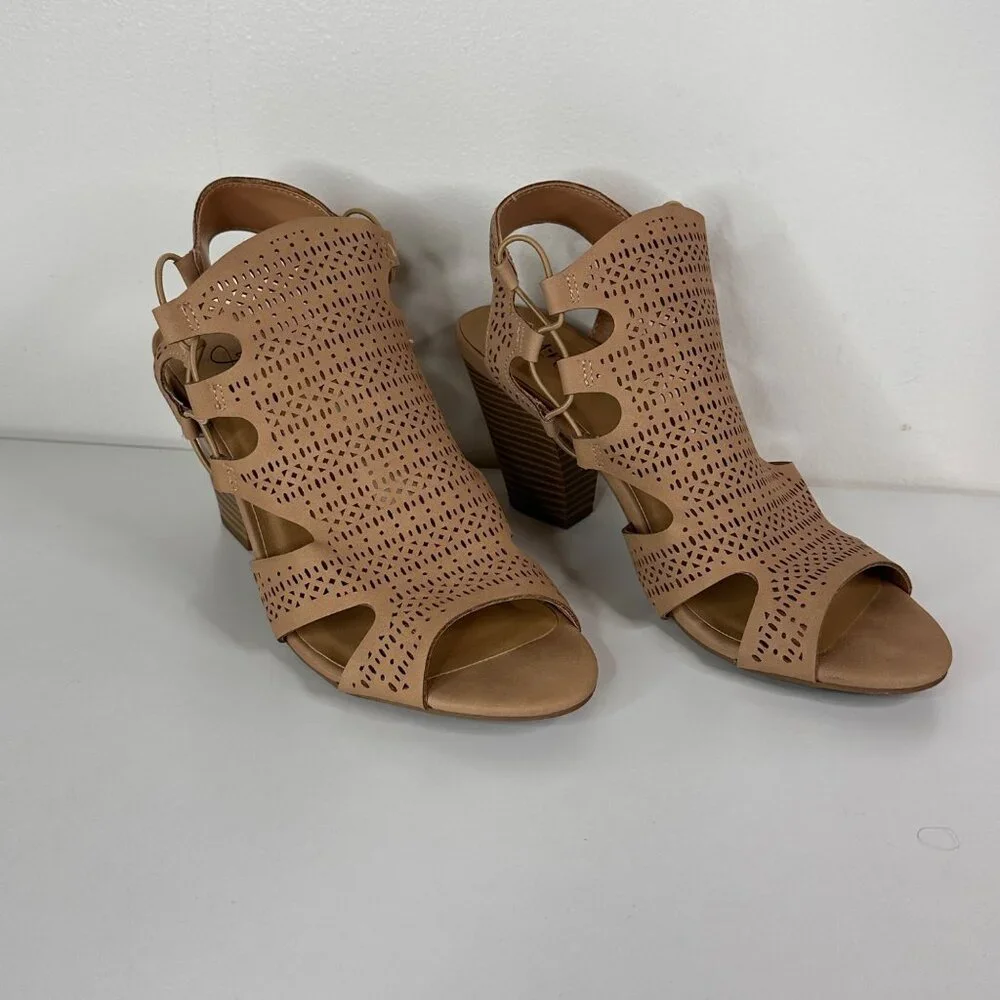 Y-Not Womens Ruuka Nubuck Block Heel Cutout Sandals Size 8.5M Tan